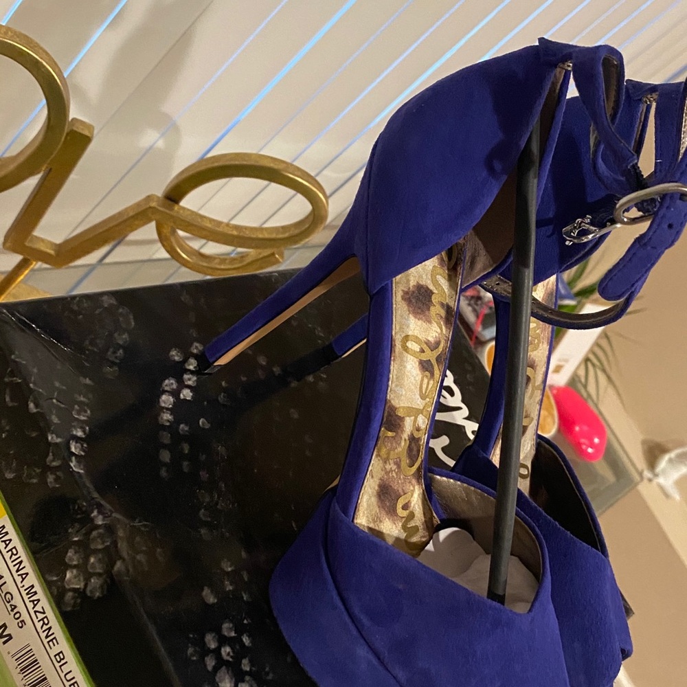 Shoes - Picture 2 of 5